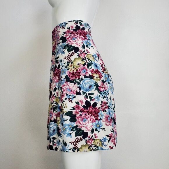 Vintage 90's Purple Floral Shorts - Picture 2 of 8